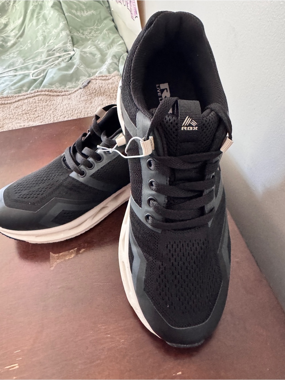 Men's Black Athletic Running Shoes 9